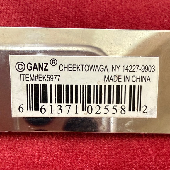 Humorous Silver Keychain with Clock Design - Picture 2 of 3